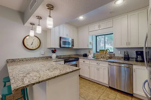 Kitchen at Hickory Cove 49